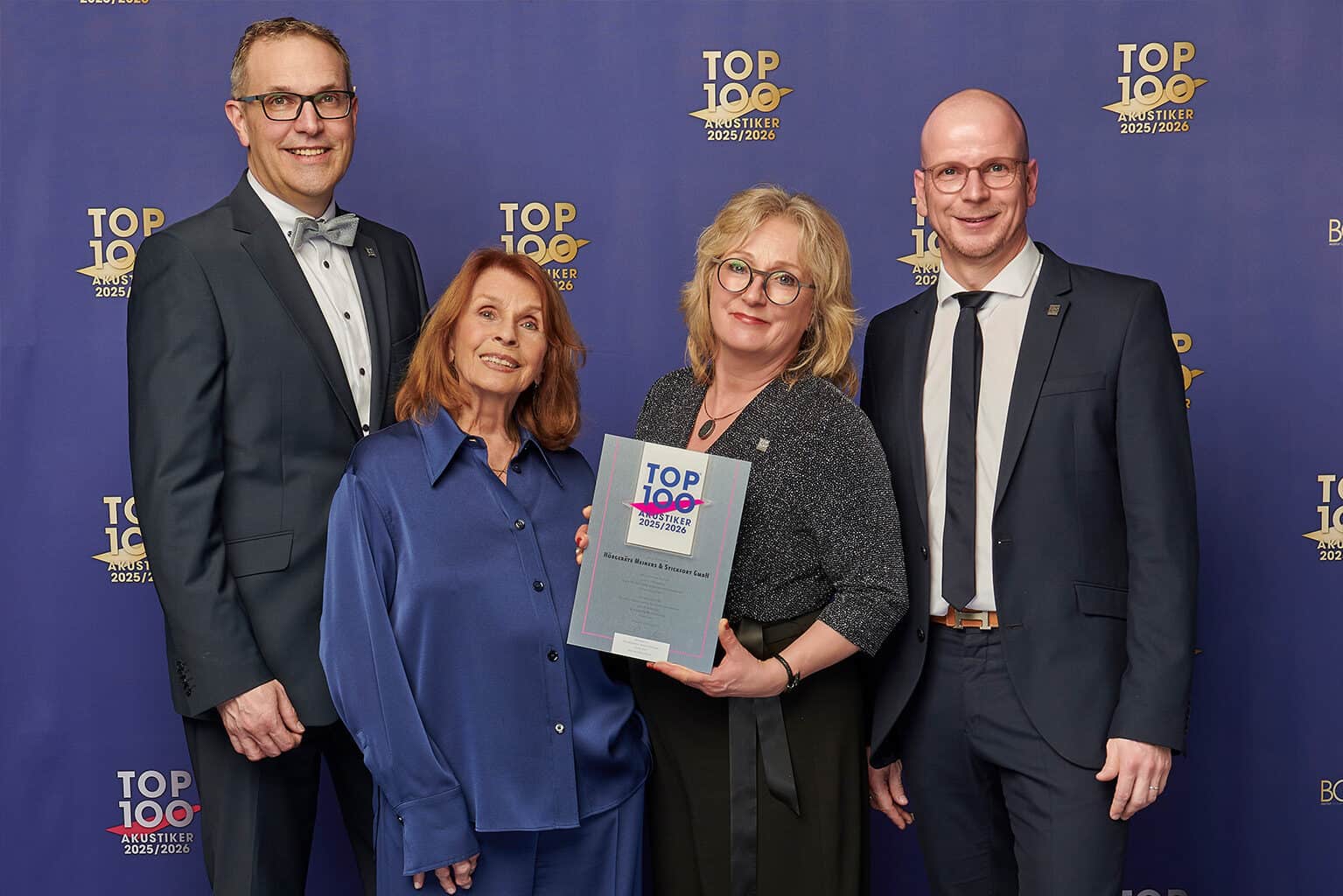 vier Personen bei dem Top 100 Akustiker Event